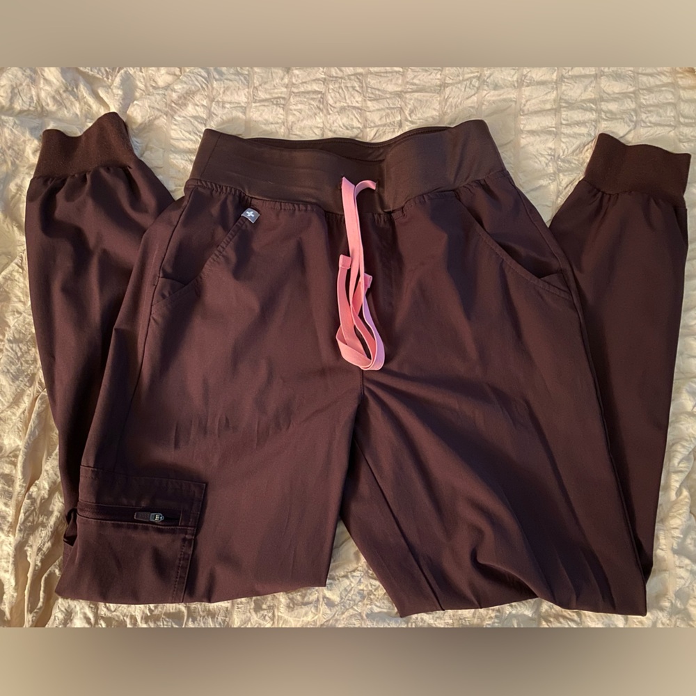 Figs women’s Dark Brown Joggers with Pink Drawstring